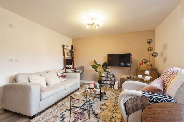 2 Lynde Lodge,, Butterwick Way, Hertfordshire photo 2