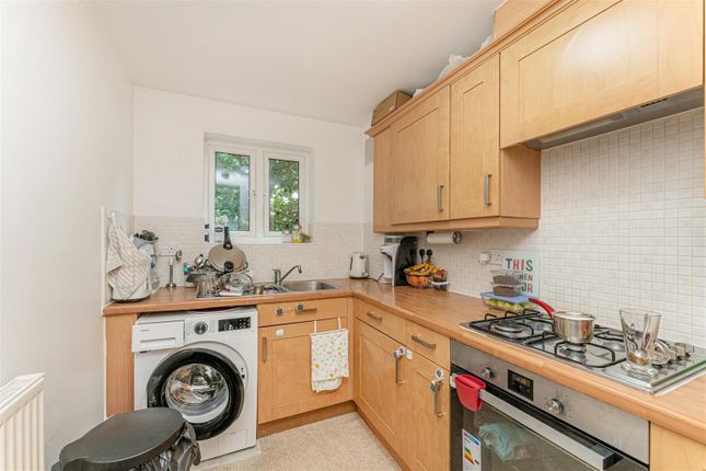 Flat 14, Heaton Court, London photo 3
