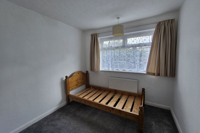 Fulham Close, Uxbridge photo 5