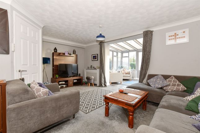 9, Solent Gardens, Ryde photo 2