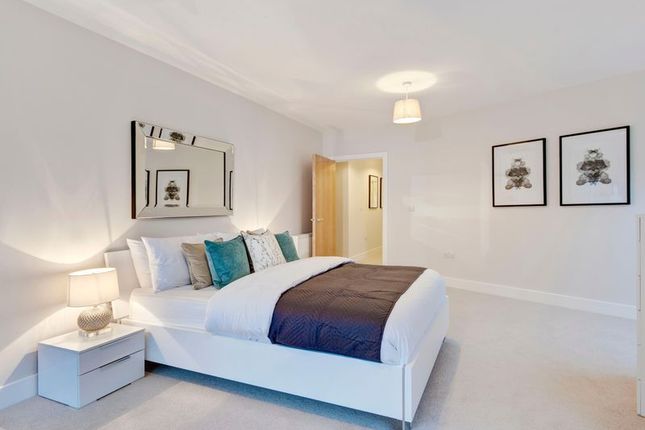 44J Umber House, Lismore Boulevard, London photo 4
