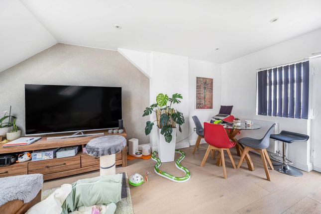 Thumbnail Flat to rent in Hale Grove Gardens NW7, Mill Hill, London,