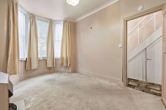 179 Gainsborough Avenue, London photo 4