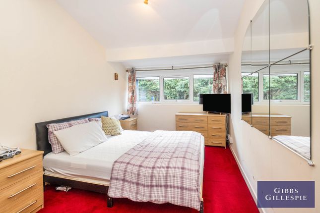 27, Bennett Close, Northwood photo 3