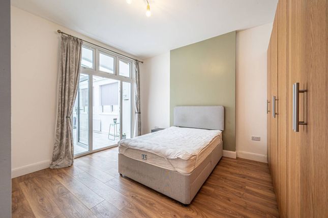 Thumbnail Flat to rent in Cricklewood Broadway, Cricklewood, London