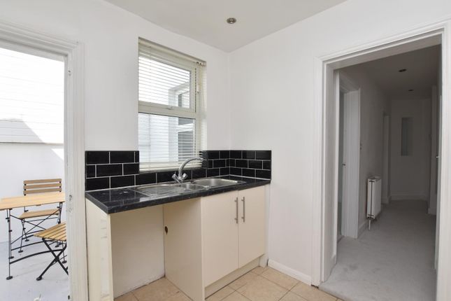 Flat A, 4, Sea View Terrace, Folkestone photo 4
