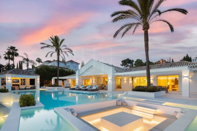Villa for sale in Nueva Andalucia, 29660, Spain