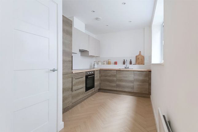 Flat 2, Park House 77-81,, Bell Street, Surrey photo 5