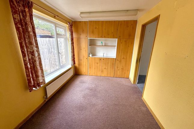 27, Champney Close, Whitehill photo 4