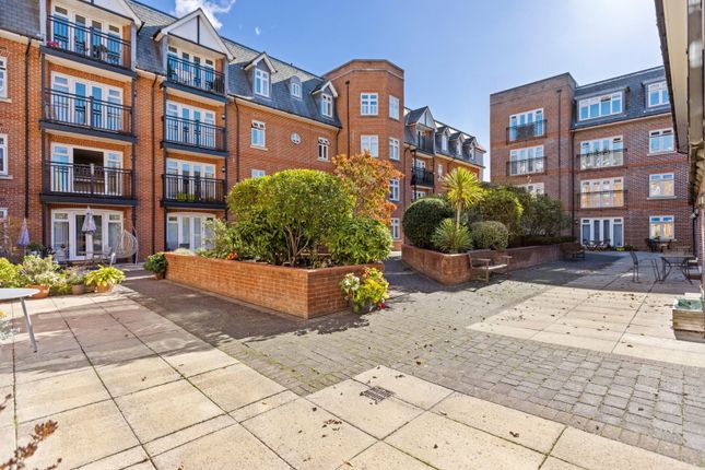 Leret Way, Leatherhead photo 4
