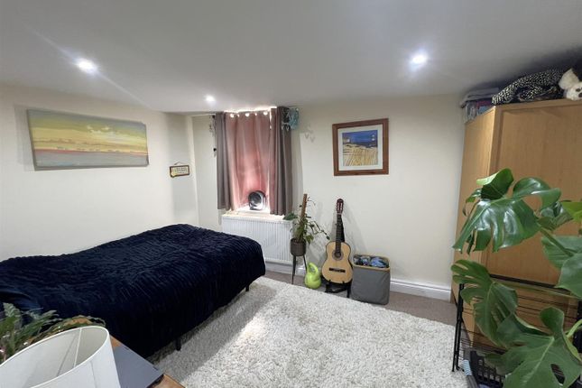 Flat 3, 19, Green Lane, Redruth photo 4