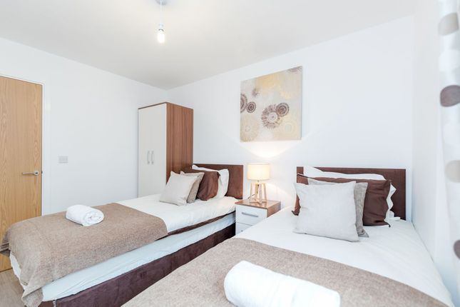 Flat to rent in Image Court, London