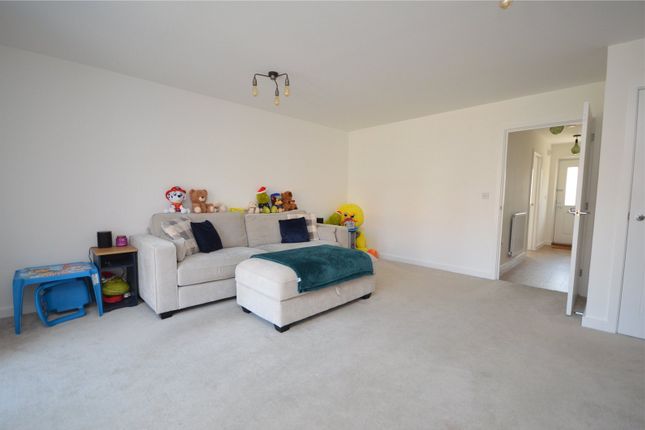 10, Holden Way, Colchester photo 3