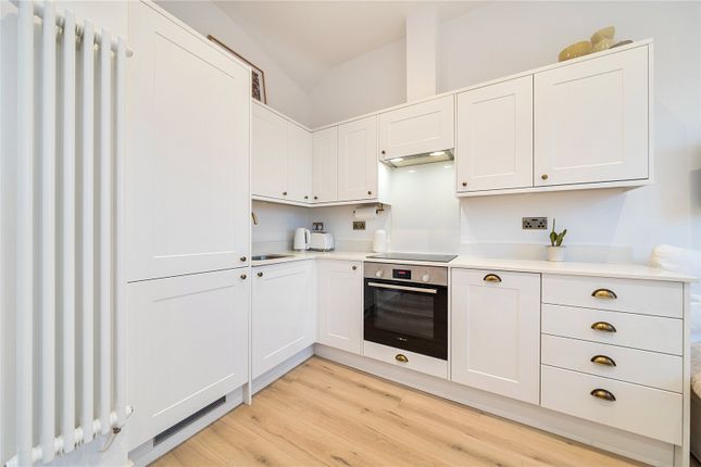 Flat 4, 4A, West Hill, London photo 5