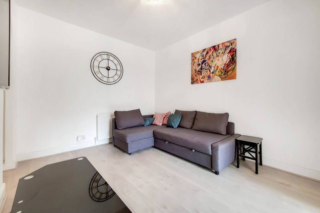 Flat to rent in Downhills Avenue, London, 6LG, Tottenham, London