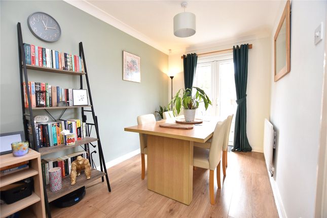 24, Westwinn View, West Yorkshire photo 4