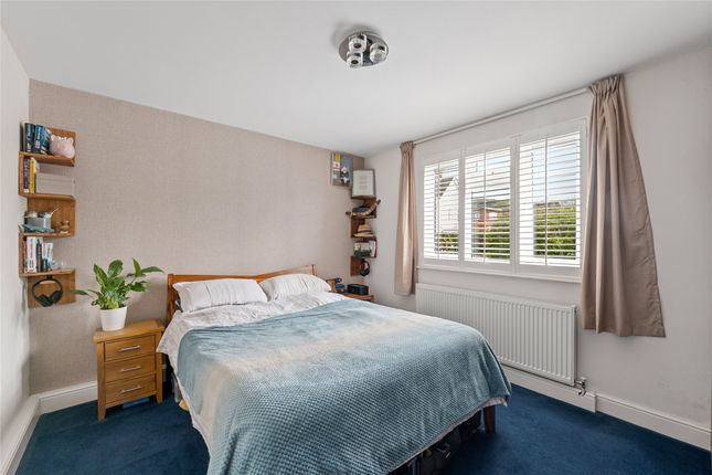 22, Emlyn Road, Surrey photo 4