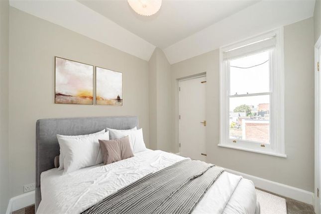 Flat 2, 70-72, Broad Street, Teddington photo 4