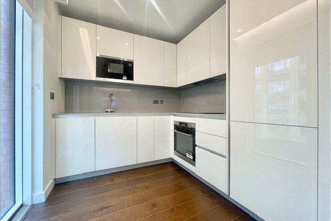 Flat to rent in Malthouse Road, Nine Elms