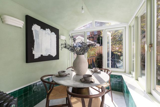 Flat for sale in Hereford Square, London