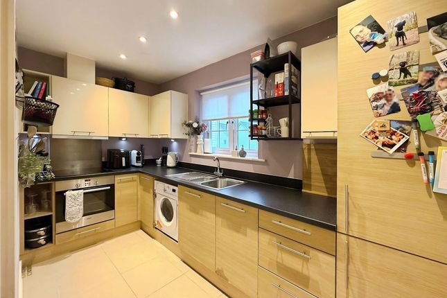 16, Higham Avenue, Snodland photo 4