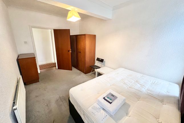 Room to rent in Longleat Avenue, Birmingham City Centre