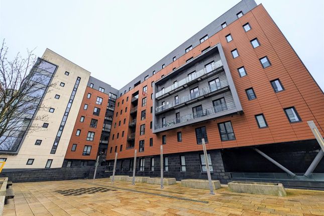 Flat to rent in Plaza Boulevard, Liverpool