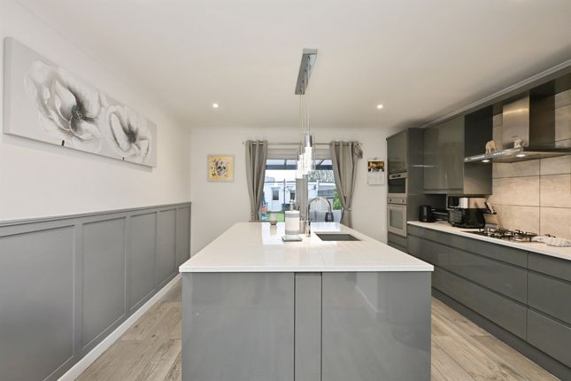 76, River Avenue, Hoddesdon photo 2