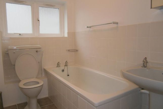 Flat 6, Mendip House, 69 Kenton Road photo 4