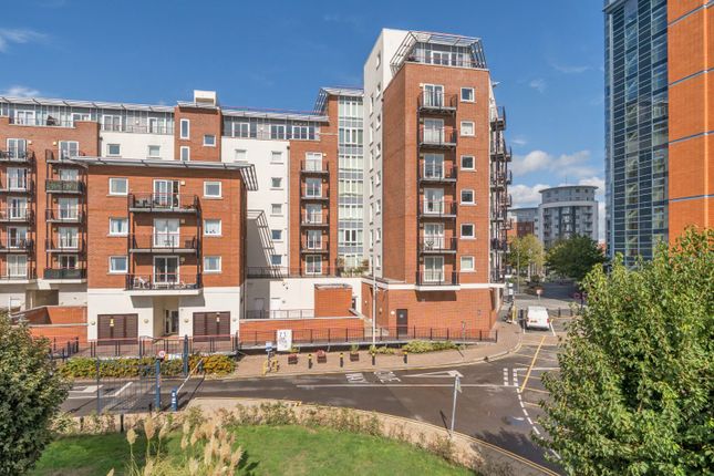 Flat 60, Brecon House,, Penthouse Apartment, The Canalside, Portsmouth photo 3