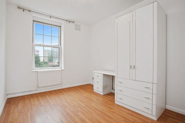 Flat Flat 27, Octavia House, Southern Row, London photo 3