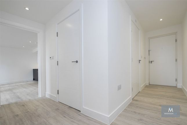 Thumbnail Flat to rent in 165H, High Road, Loughton, Essex