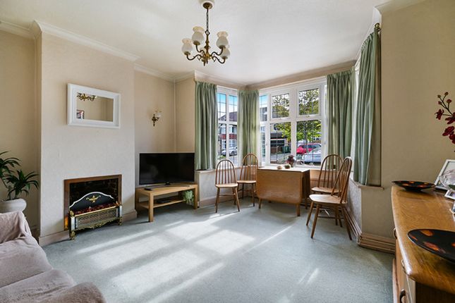 11, Newbolt Avenue, Sutton photo 2