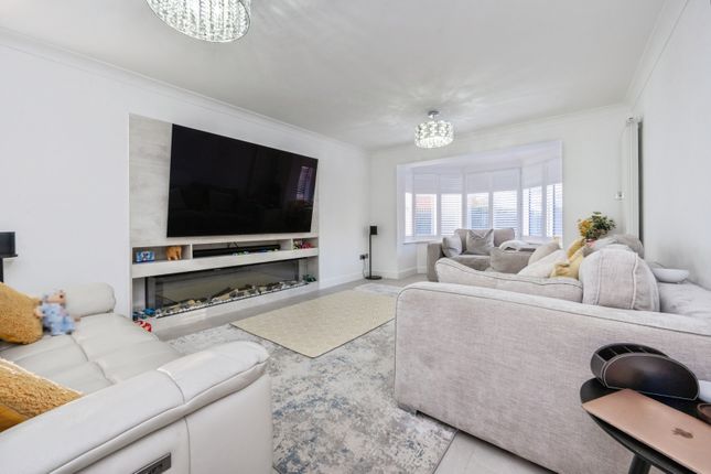 1, Owen Way, Rushden photo 2