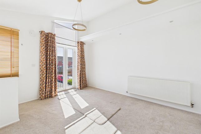 2, Mill Meadow, Bridgend photo 3