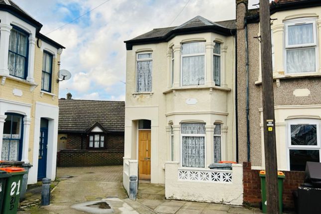 End terrace house for sale in Durham Road, London