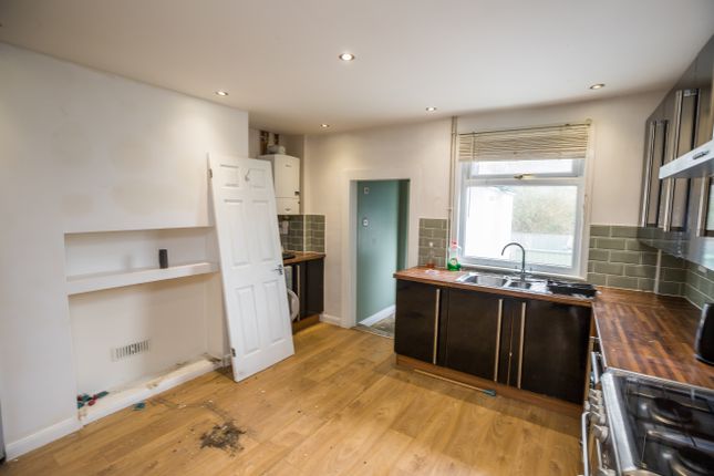 19, Gutter Hill, Wrexham photo 3