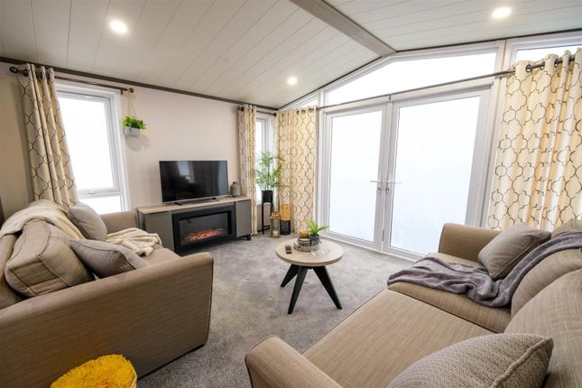2-bed caravan on Victory Lakewood, Wold View Country Park Pelham Road, Claxby, £84,995