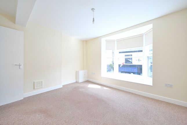 84,Flat A, North Street, Ripon photo 3