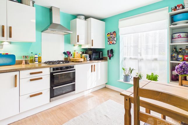 12, BADGER PLACE, BORDON photo 3