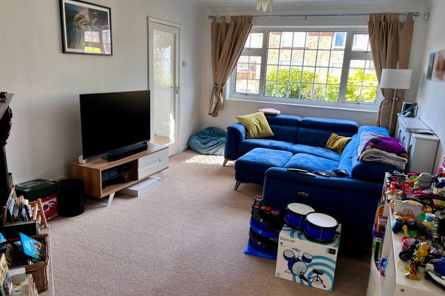 18, Highgate Avenue, Leicester photo 4