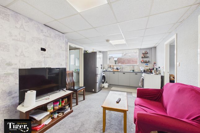 Flat 3, 2A, Edelston Road, Blackpool photo 2