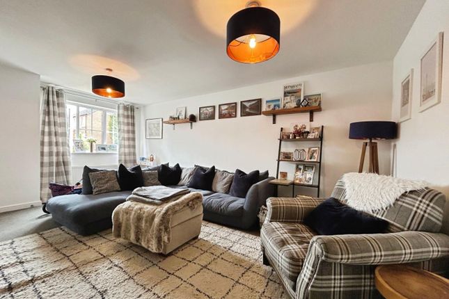 14, Halton Gill Grove, Harrogate photo 2