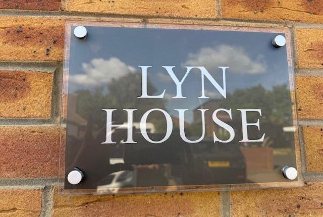 Flat 5, Lyn House, High Street, Aveley photo 4