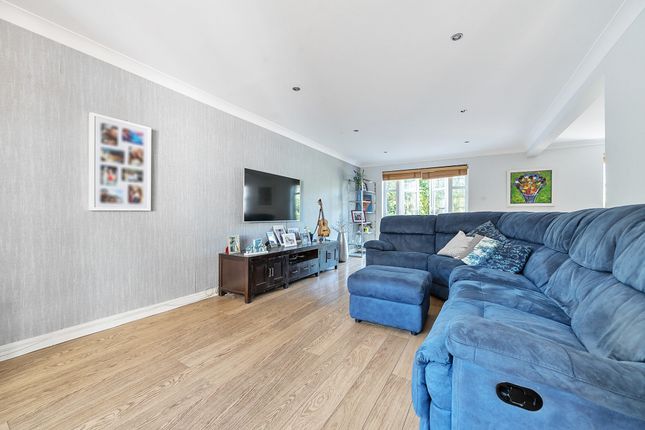 5, Charwood Close, Shenley, Radlett photo 3