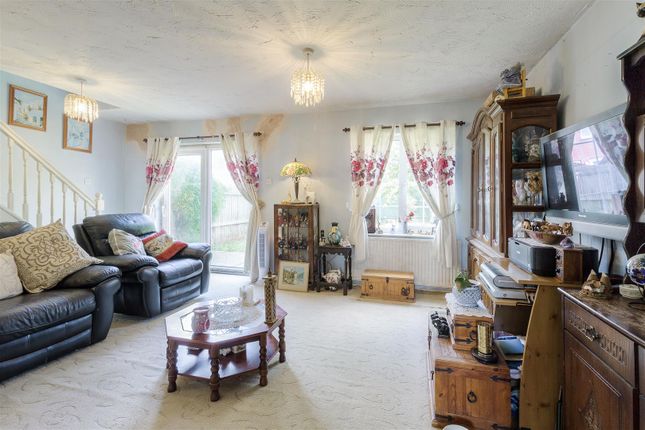 60a, Senwick Road, Wellingborough photo 2