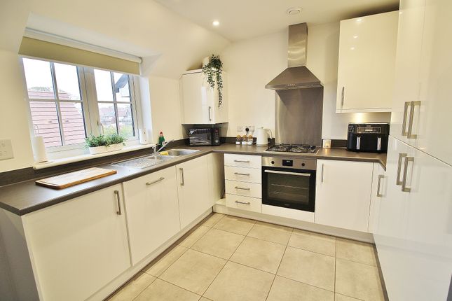 9, Hugo House, Berewood, Waterlooville photo 3