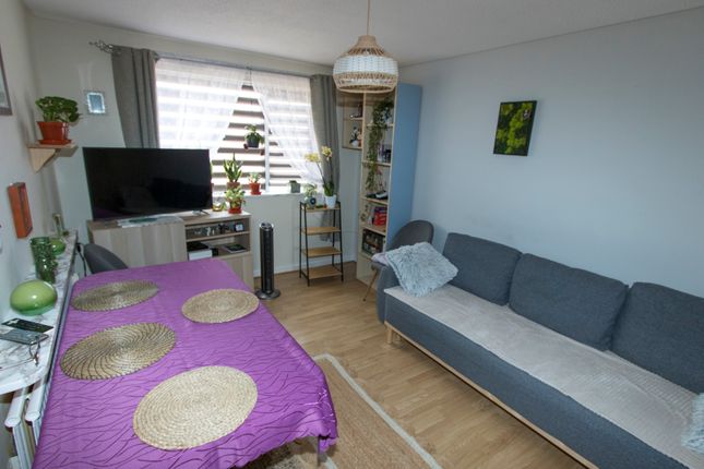 120, Stockwell Grove, Wrexham photo 2