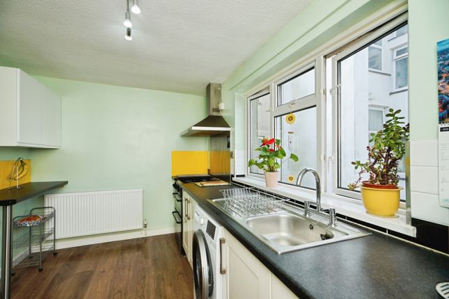 Flat 7 Sarn Badrig,, Embankment Road, Gwynedd photo 3