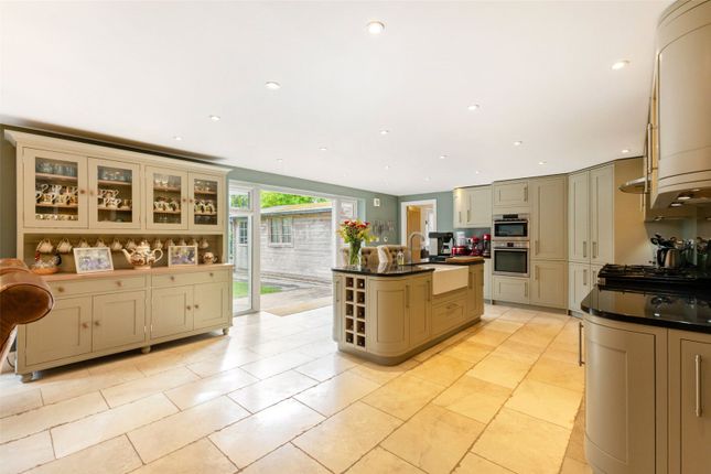 47, Spring Close, Sherborne St John photo 3